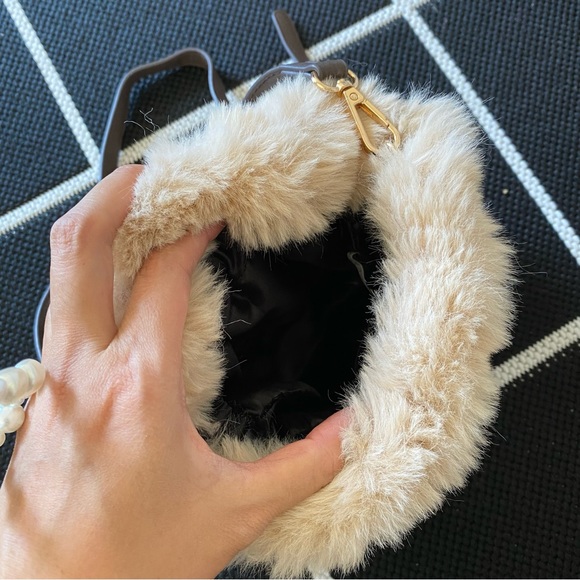 FLUFFY PURSE WITH CROSSBODY STRAP - Picture 8 of 8
